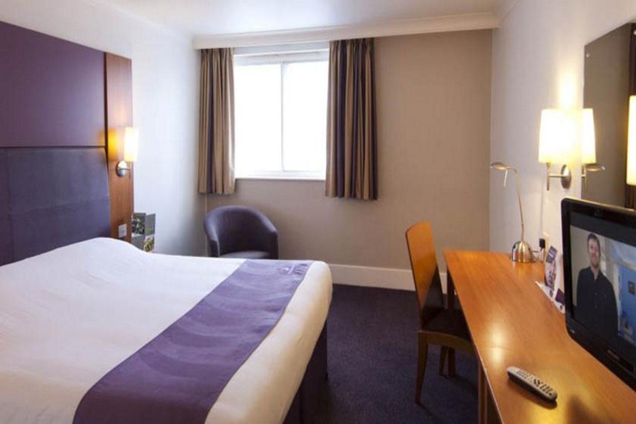 Premier Inn Colchester Exterior photo