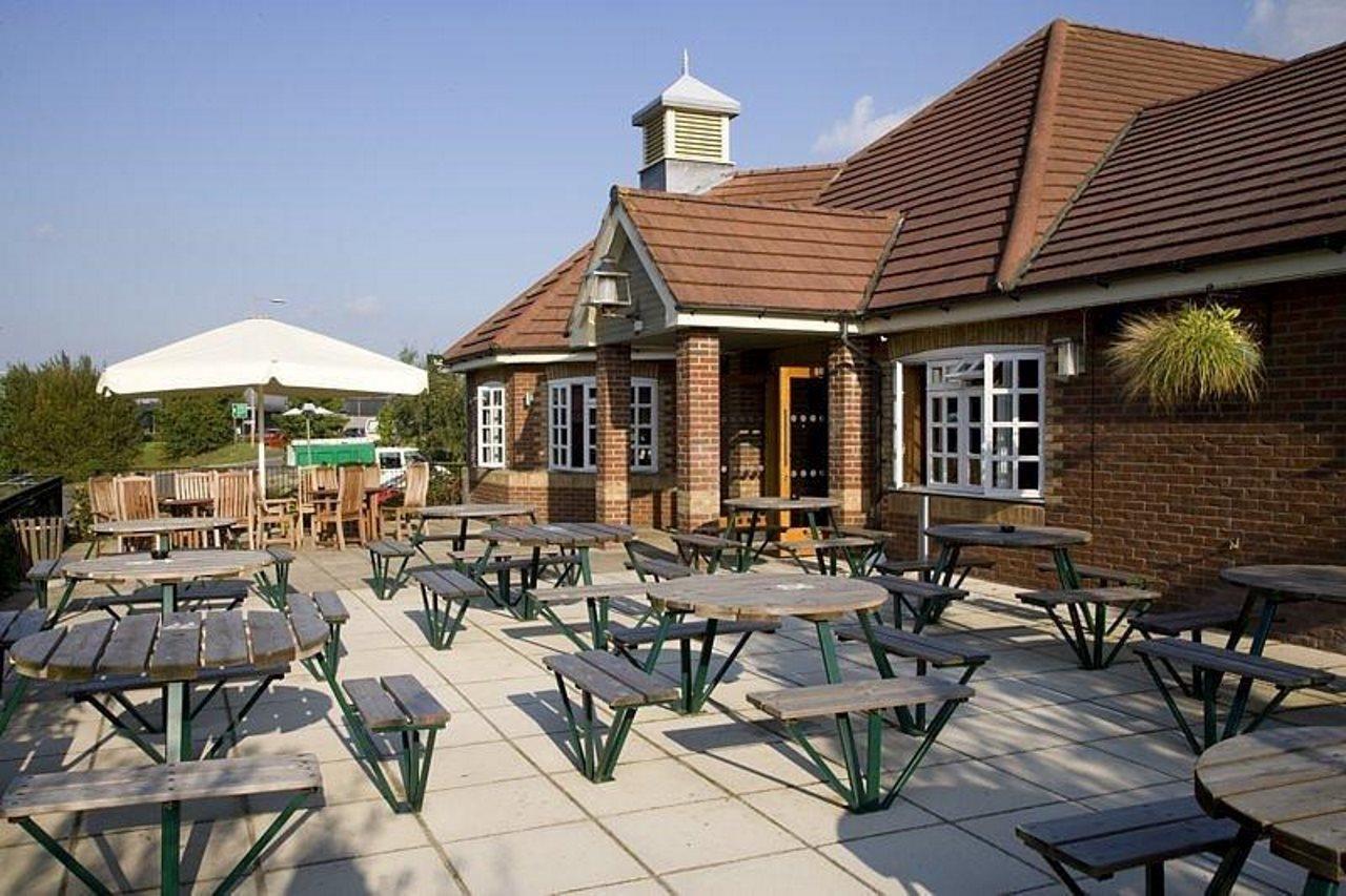 Premier Inn Colchester Exterior photo