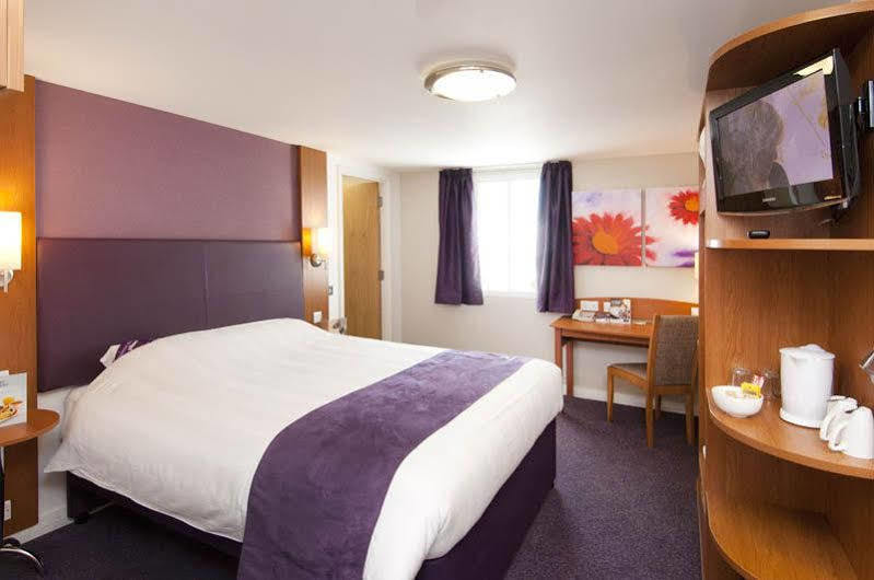 Premier Inn Colchester Exterior photo